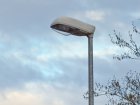 Nicht ganz optimale Leuchte: Die Leuchte ist zwar ausreichend abgeschirmt, aber leider schr&auml;g montiert und sie hat keine plane Abdeckscheibe.