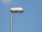 Die Lampe ist nicht weit genug innerhalb des Leuchtengeh&auml;uses angeordnet und die gew&ouml;lbte Abdeckungswanne streut das Licht 
