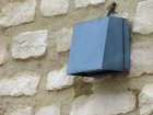 Diese Wand- und Wegbeleuchtung strahlt das Licht gezielt nach unten