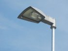 Nach oben abgeschirmte Beleuchtung mit planer Abdeckungsscheibe und Blendschutz
