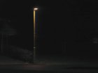 Voll abgeschirmte und blendungsreduzierte Wegbeleuchtung, die kein Licht in den oberen Halbraum und weit zur Seite abstrahlt