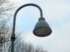 Diese voll abgeschirmte Leuchte mit Reflektor lenkt das Licht schr&auml;g nach unten und es kann kein Licht nach oben und weit zur Seite abgestrahlt werden