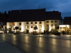 Senkrecht montierte Hausbeleuchtung ist absolut unsinnig und ein echtes Sicherheitsrisiko f&uuml;r den Stra&szlig;enverkehr.