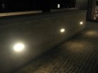 Diese LED-Wegleuchten strahlen etwa die H&auml;lfte ihres Lichts sinnlos und blendend nach oben, statt gleichm&auml;ssig auf den Weg