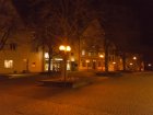 Kugelleuchten als Platzbeleuchtung erhellen die kompletten Hausfassaden bis in den vierten Stock!