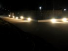 Blendende Wegbeleuchtung, die etwa die H&auml;lfte des Lichts sinnlos nach oben strahlt